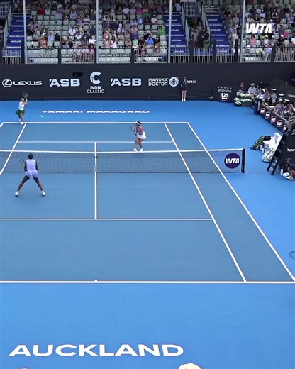 UN 🤯 BE 🤯 LIEVABLE 🤯 Alex Eala and Iva Jovic stun and entertain in their doubles match! #ASBClassic26 | WTA