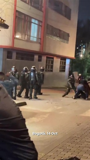 Las manifestaciones de ayer transcurrieron de manera pacífica en distintos puntos del país. Sin embargo, en varios sectores, la fuerza pública intervino para dispersar a manifestantes, poniendo en riesgo su integridad y vulnerando su legítimo derecho a la protesta. Parece que les incomoda más la gente en las calles que los bots en las redes sociales. Porque en las calles hay personas de carne y hueso: jóvenes, mujeres, familias enteras que decidieron expresarse en paz, con sus voces, sus cuerpos