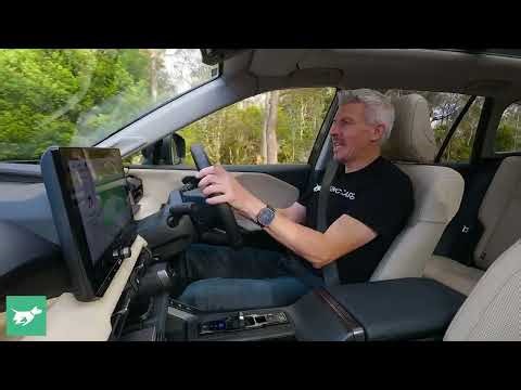 Is It Still The Midsized Hybrid SUV King? (Toyota RAV4 2026 Review)