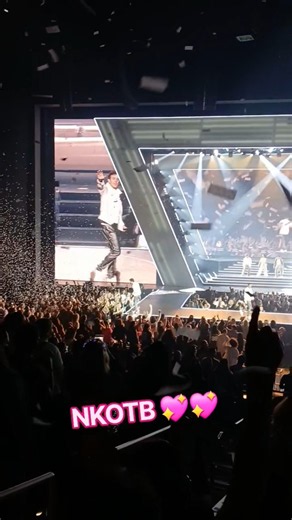NKOTB - Magnificent Show! 🥰 Goodbyes and Confetti 🎉 Live in Vegas Park MGM, 2/15/26 #nkotb #concert