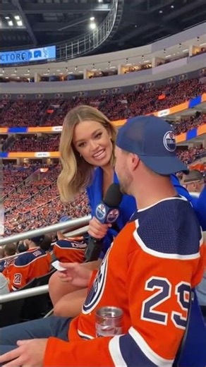 NHL Reporter Roasts Fan - Rogers Place #nhl #nhlhighlights #edmontonoilers #funnyshorts #funnyvideo