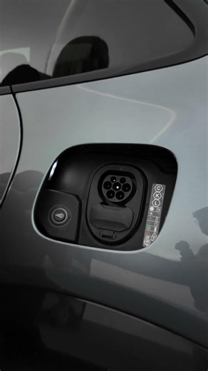 Charging Flap that opens by Touch or from the Screen on the new Porsche Cayenne EV 💡!