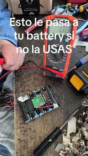 #dewalt battery repair #como revivir una bateria nueva Que no carga