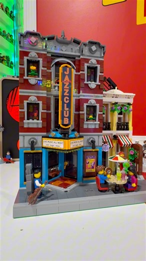 LEGO Modular’s are the best. The jazz club is finally complete. Light are coming soon.