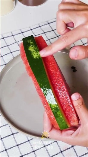 The Easiest Way to Cut Watermelon! 🍉