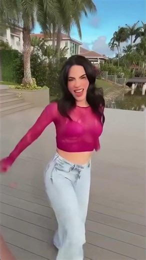 🇲🇽 Kimberly Loaiza Keeps Buzz