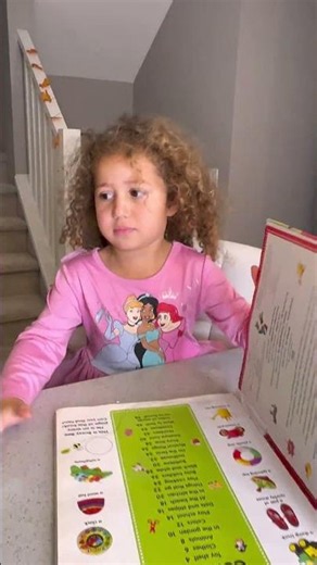Time to Read 📚😲 | Daddy Teaches Sierra & Rhia a Good Habit 💛