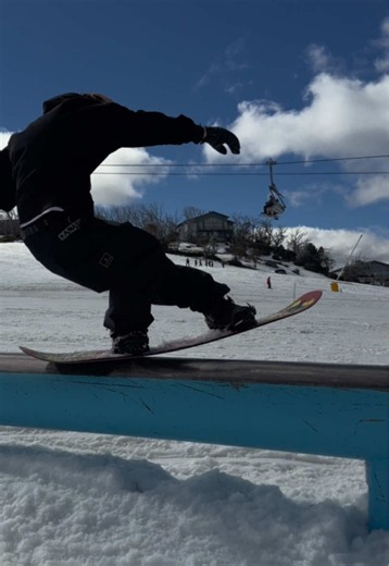 Wait for it 😂 Josh Vagne tailpress front 3 to spray 🤳 @Theprocam #burton #snowboarding #snowboard