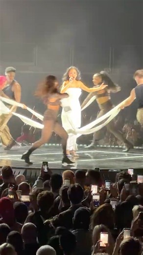 Nicole Scherzinger’s Solo at PCD Forever Tour @ London the O2 Arena 13/10/26