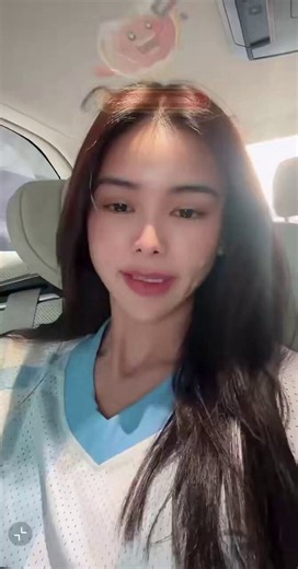 E: Whoever gets to know Lady Bee will definitely fall in love with her, just like P’Fah. She’s another character who exceeded my expectations by so much. It’s really good, and I really want Thai people to see it already. It’s not like Boonleung or the previous versions that https://t.co/wCh3TOyGkQ