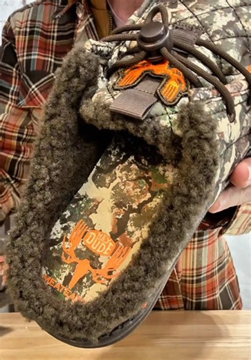 HEYDUDE meateater collab #heydude #meateater #slipper #hunting #huntingseason