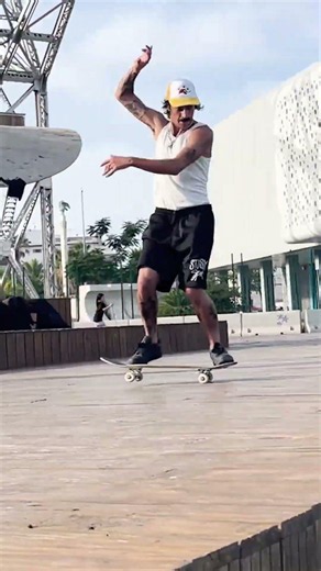 🌊 Lukas Amador flips out