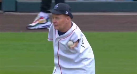 RT @BBGreatMoments: This might be the most impressive first pitch ever.