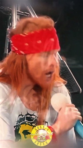 🔫 Guns N' Roses 🌹 - KNOCKIN' On Heaven's Door (Freddy Mercury Tribute) #shorts #gunsnroses #slash