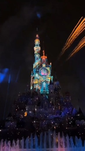 A night full of magic and fireworks 🎆🪄#disney #disneyland #dothedance