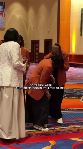 30 years later: Same team, Same sisterhood 🫶🏽 #NCAAWBB x 🎥 @WNBA | ncaa women basketball