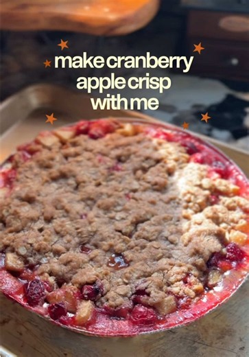 Cranberry apple crisp is my favorite fall dessert ? Breakfast item ? I’m not even sure what to classify it as other than FABULOUS!