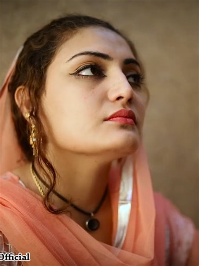 akhere salgaie waham By Gui Rukhsar - Pashto Tappay Song