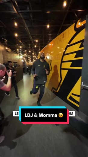 LeBron and Gloria James share a moment on his birthday before LeBron runs out to the court 🥹❤️ #NBA #Basketball #LeBron #Birthday #Lakers