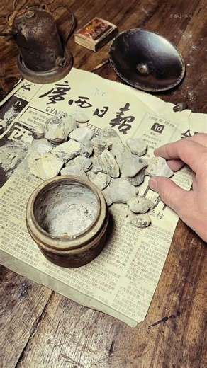 100-Year-Old Tech: Calcium Carbide Lamp Test 🔥 #SurvivalGear #CoolTech #Throwback