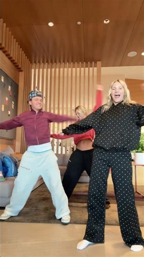 Just living in the LUSH LIFE 😉 #16kids #bigfamily #notenoughnelsons #nenfam #outfitinspo