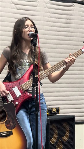 Ellen Alaverdyan Singing and Bassin' on Stevie Wonder's 'I Wish' at rehearsal with Jaminai