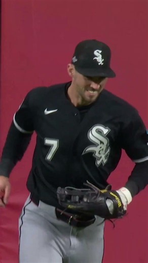 Grant Taylor slams the door in Game 2 to give the White Sox a 2-0 series lead!