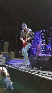 Firehouse Guitarist plays ‘The Star Spangled Banner’