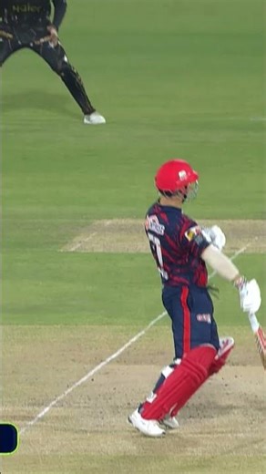 Farhan Yousaf with a diving catch as Shoriful removes Warner! #HBLPSL11 | #NewEra | #KKvPZ | MZB1H