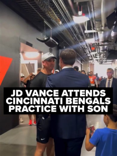 Vice President JD Vance and his son Vivek visited Bengals practice, where Bengals player Ja’Marr Chase complimented Vivek’s gloves. Click the link in our bio to read more.