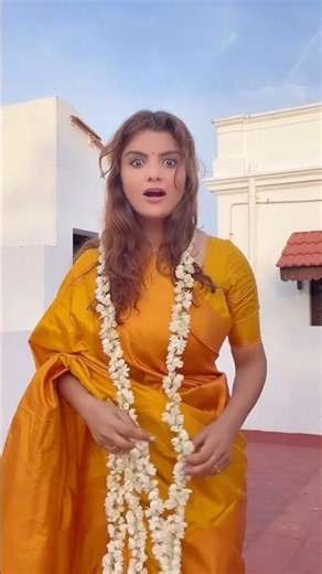 Probably my last attempt to dressing myself as a south indian girl😰 It's so tough..!! #anveshijain