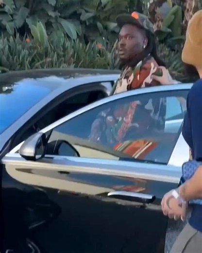 🚨LUCKI REPORTEDLY SLASHED AFTER ALTERCATION WITH PLAYBOI CARTI’S ENTOURAGE‼️Details are still unconfirmed, including location, injury status, and whether police are involved. No verified footage or official statement has surfaced yet.#Lucki #PlayboiCarti https://t.co/kIIg1qt88t