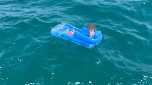 Rettungsdrama in der Ägäis - Mädchen treibt mit Luftmatratze allein aufs Meer