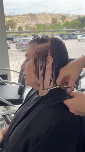 PRO AND EASY ASYMMETRICAL BOB HAIRCUT! ✂️🔥 #bobhaircut #haircut #haircutting #bobhairstyle