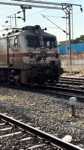 🔥🚆 Coimbatore–Mumbai LTT Express SKIPS Baiyappanahalli at High Speed! 💨 | Indian Railways #Shorts