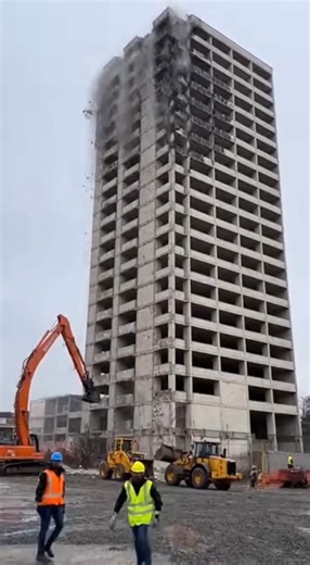 Abandoned High-Rise Collapses During Rehabilitation Work in Dramatic Failure Cleveland — January 12, 2026 Dramatic footage captures an abandoned high-rise suddenly collapsing inward during rehabilitation work, sending massive clouds of dust and debris into the air as crews flee the site. The video shows sections of the building giving way floor by floor, pancaking downward after a structural failure occurs mid-rehab. Concrete slabs, steel, and glass crash into the building’s footprint as alarms 