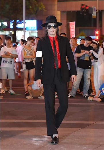When the beat drops, the soul comes out.#caijun #michaeljacksoncaijun#michael #mj #dance #moonwalk #Dangerous