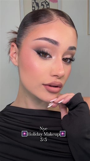 Glam Makeup Look for New Year's Eve Celebrations