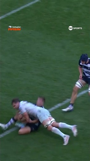 SUPERB footwork to score!
