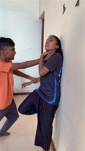 V KARATE | NECK CHOKE DEFENCE | WOMEN SAFETY |TRAINING #school #shorts #martialarts #selfdefense