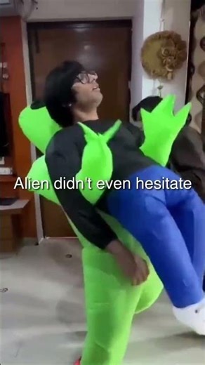 Alien Didn’t Even Hesitate 👽💀#alien #funnyshorts #memes #viral #shorts #comedy #trending