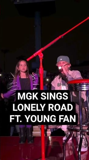 mgk sings Lonely Road ft. a young fan! 💃 mgk loved how she recreated his viral spiked purple suit