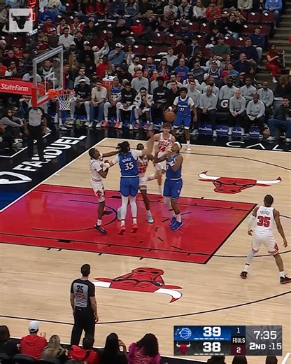 WATCH OUT BELOW. | Chicago Bulls