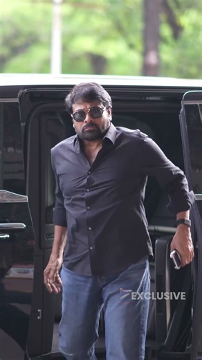 కాక పుట్టిస్తున్న మెగాస్టార్ 😎🔥| Megastar #Chiranjeevi Spotted At Airport On His Special day | TFN