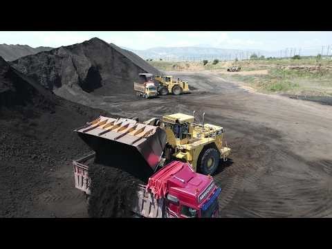 Two Giant Cat 990 Wheel Loaders Loading Coal on Trucks | Huge Mining Operation - Ektor Epe