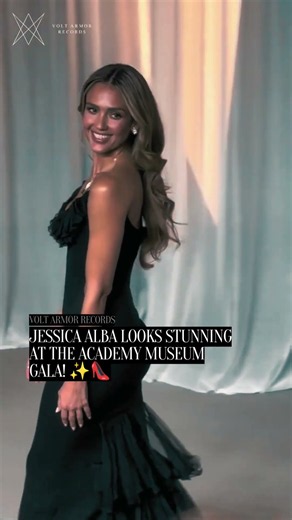 JESSICA ALBA LOOKS STUNNING AT THE ACADEMY MUSEUM GALA! ✨👠