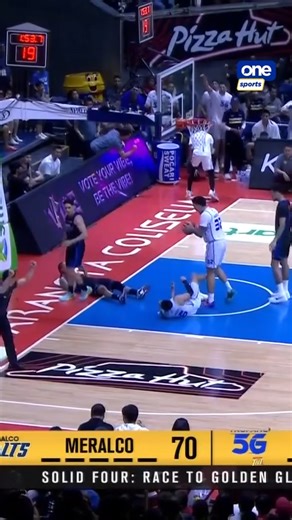 LEAD CHANGE ALERT 😤 RR Pogoy knocks down consecutive buckets to push TNT Tropang 5G past the Meralco Bolts in the third quarter. Watch the PBA Season 50 Philippine Cup on PBA Rush! Available on Cignal TV CH 260 HD and CH 90 SD. #PBA50 #PBA50LID | PBA Rush