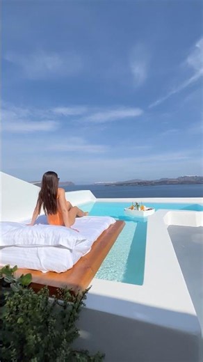 Imagine waking up to this view✨#greece #santorini #travel #summer #beautifuldestinations