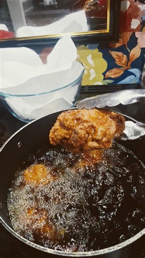 JUICY DEEP FRIED CHICKEN THIGHS