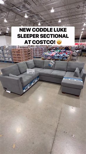 🤩 The Coddle Luke Sleeper Sectional with Reversible Chaise and Storage is now at Costco! 🛋️ This Costco-exclusive features a queen-size pull-out sleeper, a reversible chaise with hidden storage, 4 power outlets, USB-A USB-C ports, and removable back cushions for easy cleaning and comfort! 😌 What I love most is how thoughtfully it’s made: ✔️ Eco-friendly solid FSC®-certified hardwood frame for long-lasting strength ✔️ Intentionally firm, supportive cushions that soften over time ✔️ U-shaped de